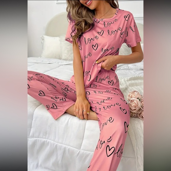Women’s 2 Piece Pajama Top and Pant set - Picture 9 of 10